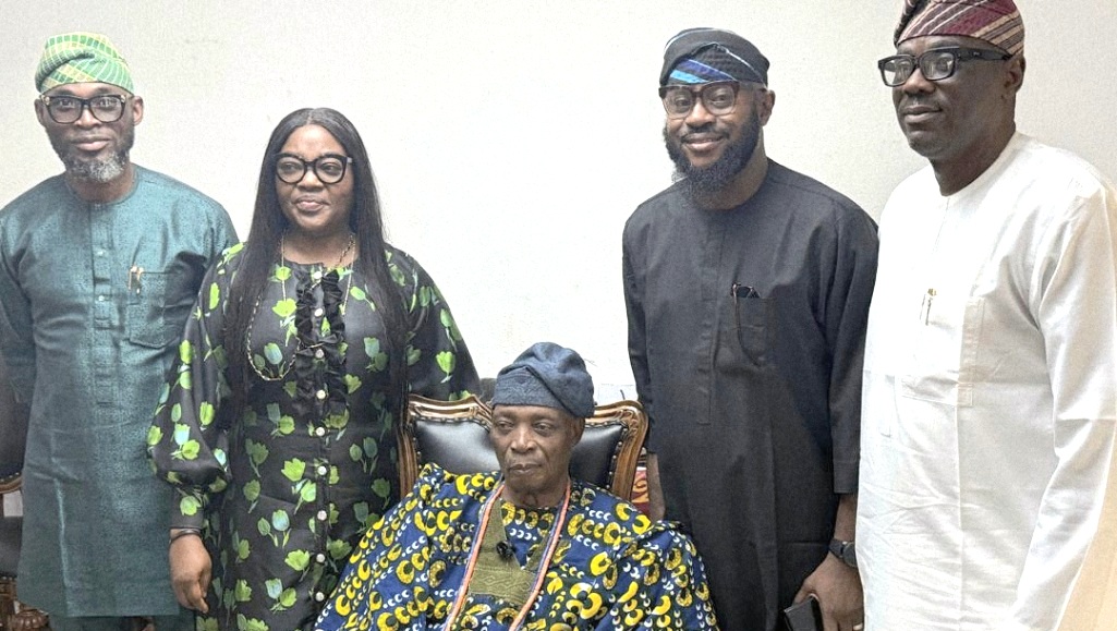 Olubadan-designate, Oba Rashidi Adewolu Ladoja and Glo team